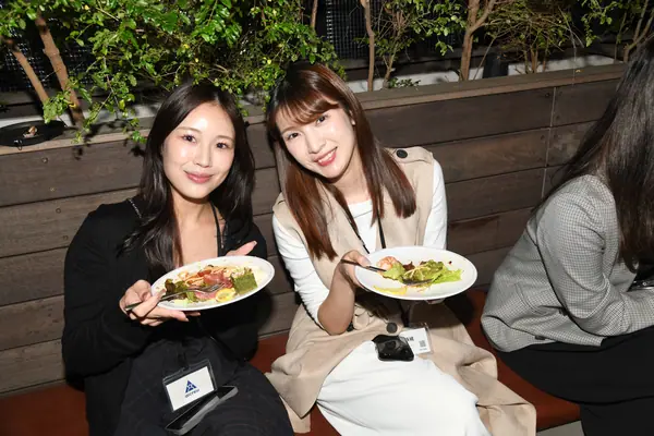 GP15周年イベント MOMENTUM：料理を手に（20:08）