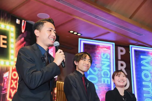 GP15周年イベント MOMENTUM：ネオンの前でトーク（22:36）
